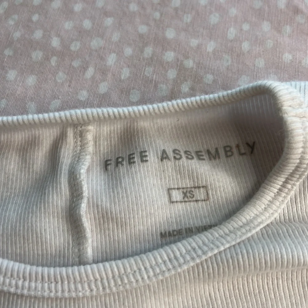 Basic Lounge Tops - Picture 3 of 3